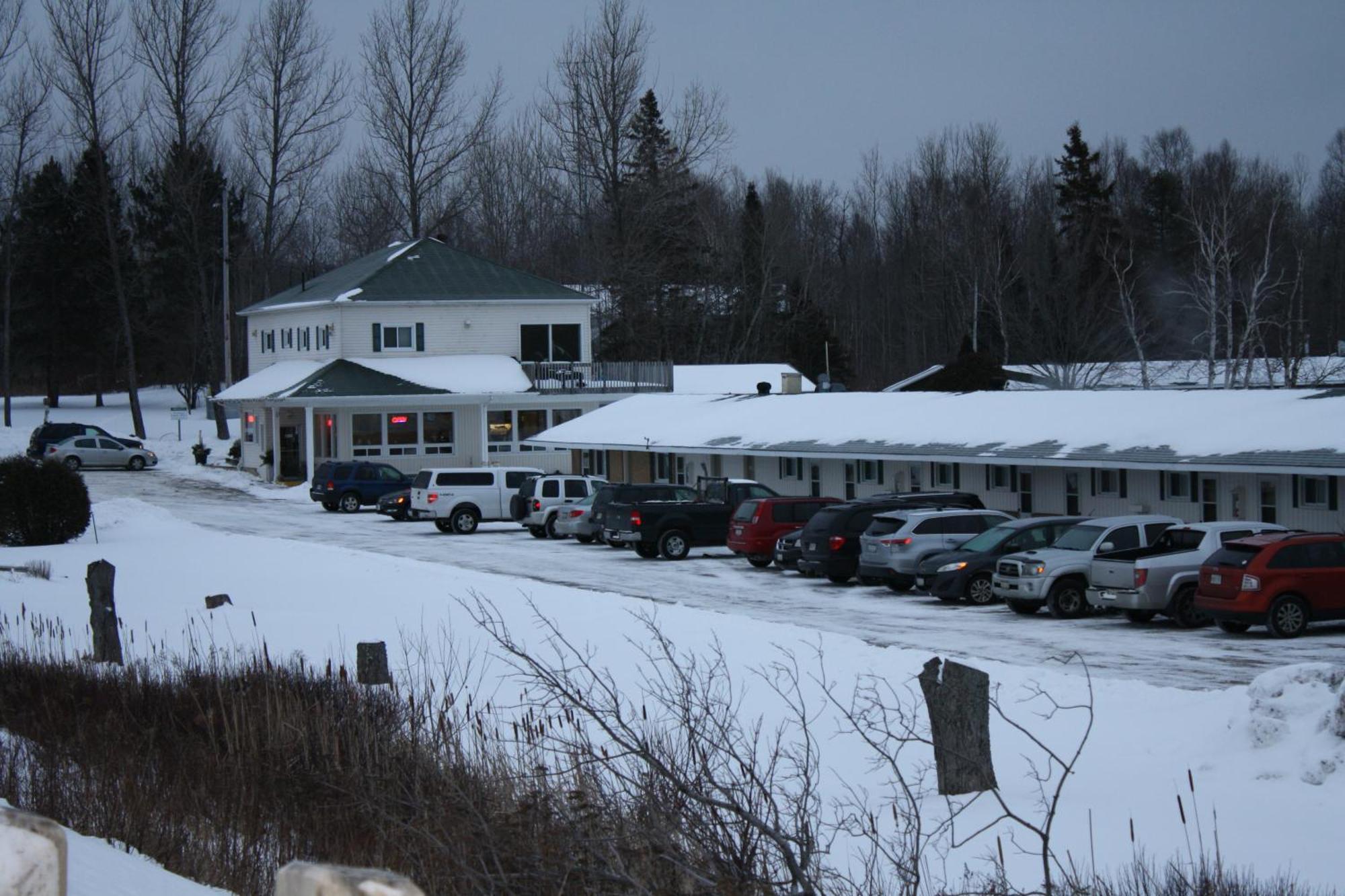 Carolyn Beach Inn Thessalon Zewnętrze zdjęcie
